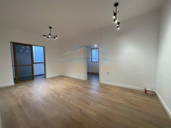 Shitet, Apartament 2+1, Kinostudio