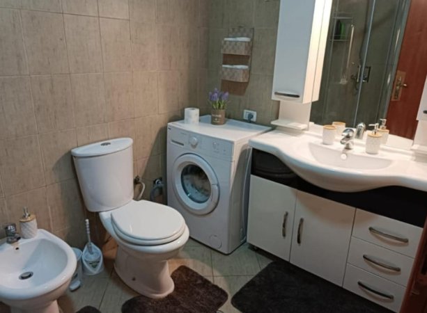 Tirane, jepet me qera apartament 1+1+Aneks+Ballkon Kati 3, 75 m² 500 € (21 dhjetori)
