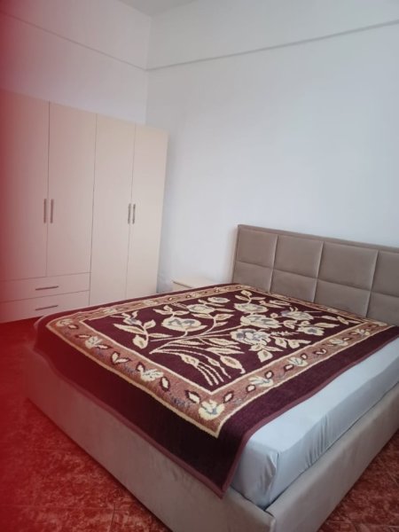 Tirane, jepet me qera apartament 1+1 Kati 1, 70 m² 350 € (laprake)