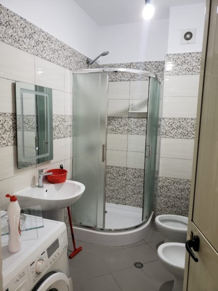 Tirane, jepet me qera apartament 2+1+Ballkon Kati 5, 116 m² 700 € (Rruga panorama)