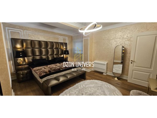 Tirane, jepet me qera apartament 2+1+Ballkon Kati 5, 135 m² 2.300 € (Bllok)