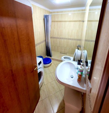 Tirane, jepet me qera apartament 1+1+Ballkon Kati 2, 65 m² 550 € 