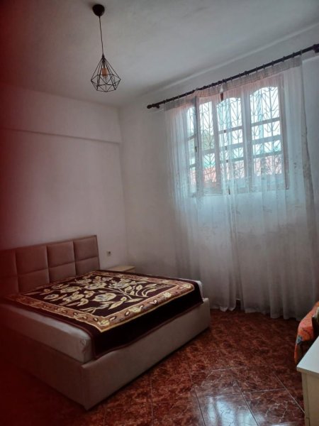 Tirane, jepet me qera apartament 1+1 Kati 1, 50 m² 350 € (laprak)
