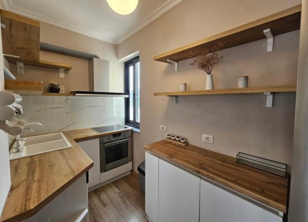 Tirane, jepet me qera apartament 2+1 Kati 11, 92 m² 1.350 € (Rr.kosovareve)