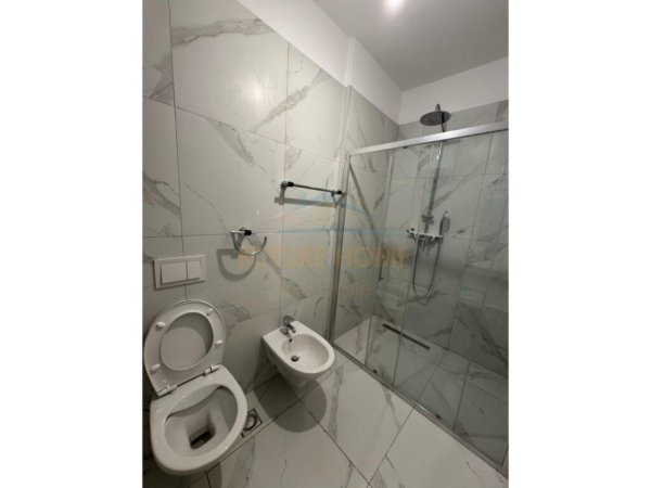 Tirane, shitet apartament 2+1+Ballkon Kati 1, 130 m² 287.000 € (Kopshti Zoologjik)