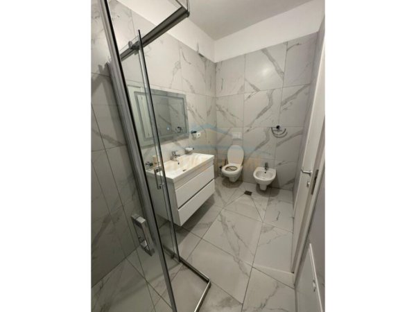 Tirane, shitet apartament 2+1+Ballkon Kati 1, 130 m² 287.000 € (Kopshti Zoologjik)