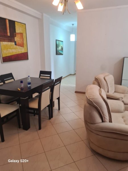 Tirane, jepet me qera apartament 2+1+Ballkon Kati 5, 100 m² 700 € (Rruga e Kosovareve)