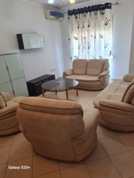 Tirane, jepet me qera apartament 2+1+Ballkon Kati 5, 100 m² 700 € (Rruga e Kosovareve)