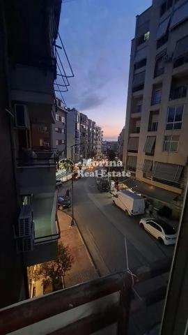 Tirane, jepet me qera apartament 1+1+Ballkon Kati 2, 70 m² 360 € (Fresk)