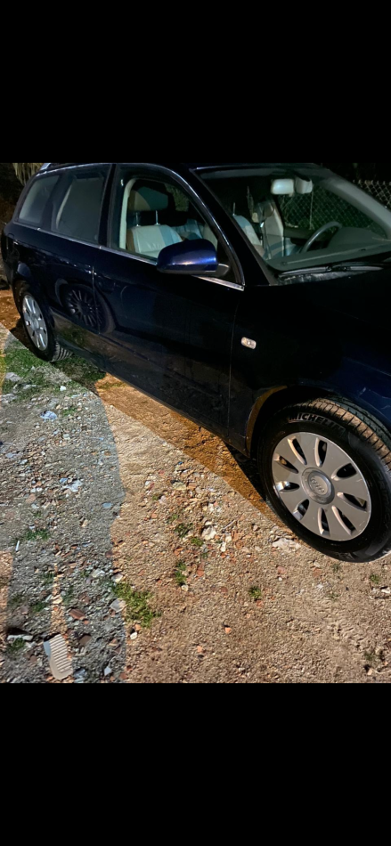 Tirane, shitet makine Audi A4 Nafte, blu e errët automatik Kondicioner 250.000 km 2.200€