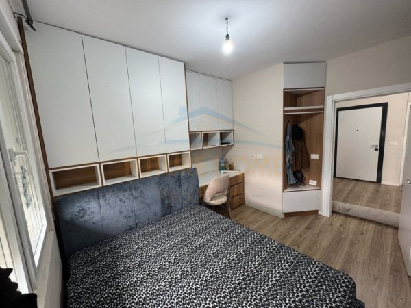 Tirane, jepet me qera apartament 2+1+Ballkon Kati 9, 94 m² 549 € (Golden park 3)