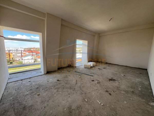 Shitet, Apartament 1+1, Rezidenca Porta e Re, Tiranë.