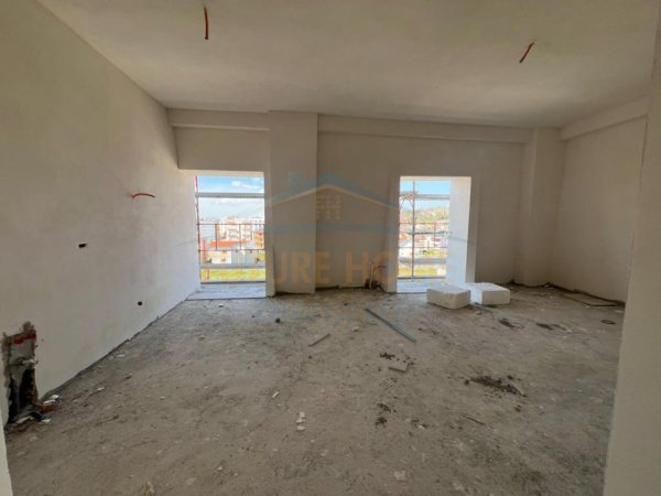 Shitet, Apartament 1+1, Rezidenca Porta e Re, Tiranë.