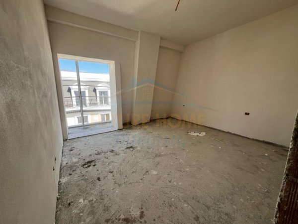 Shitet, Apartament 1+1, Rezidenca Porta e Re, Tiranë.