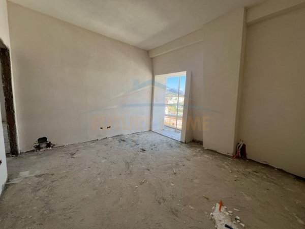 Shitet, Apartament 1+1, Rezidenca Porta e Re, Tiranë.