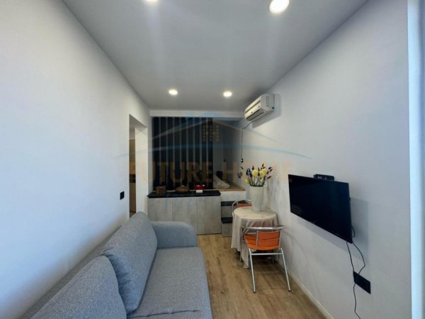 Tirane, jepet me qera garsonier 1+1 Kati 9, 30 m² 450 € (Petro Nini Luarasi)