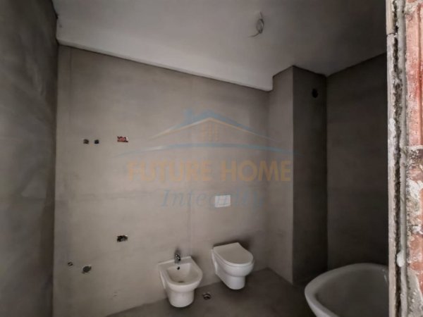 Shitet, Apartament 1+1, Paskuqan, Tiranë.
