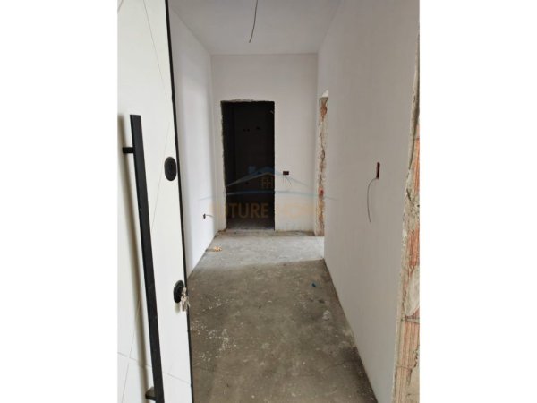 Shitet, Apartament 1+1, Paskuqan, Tiranë.