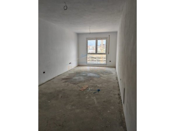 Shitet, Apartament 1+1, Paskuqan, Tiranë.