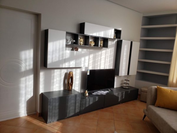 Tirane, jepet me qera apartament 1+1+Ballkon Kati 4, 80 m² 600 € (Rruga e ullishtes , tirane)