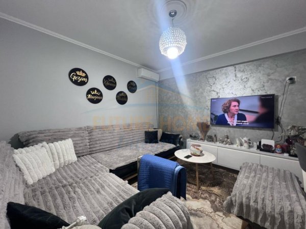 Shitet, Apartament 1+1 (i konvertuar në 2+1), Rruga Jordan Misja, Tiranë.