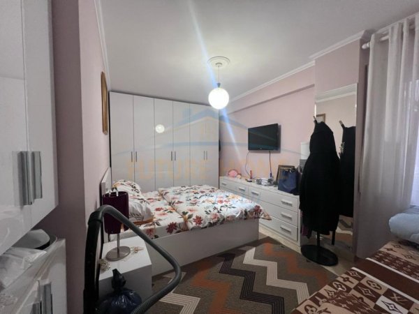 Shitet, Apartament 1+1 (i konvertuar në 2+1), Rruga Jordan Misja, Tiranë.