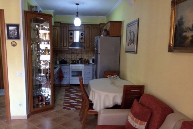 Tirane, jepet me qera apartament 2+1 Kati 11, 70 m² 500 € (Rruga asim vokshi , tirane)
