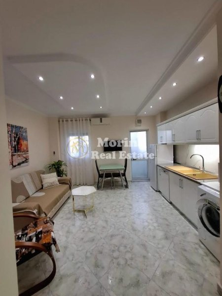 Tirane, jepet me qera apartament 1+1 Kati 3, 65 m² 550 € (Komuna e Parisit)