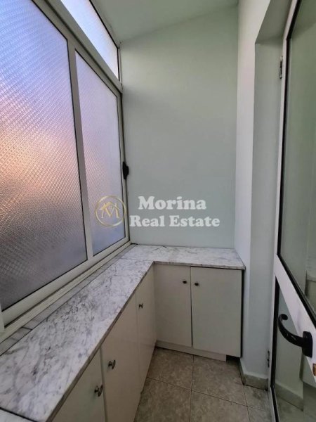 Tirane, jepet me qera apartament 1+1 Kati 3, 65 m² 550 € (Komuna e Parisit)