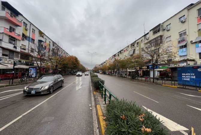 Tirane, shes dyqan Kati 0, 45 m² 450.000 € (Rruga Muhamet Gjollesha)