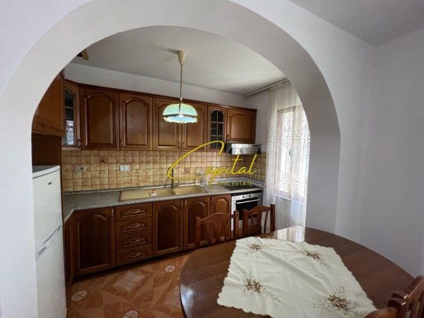 Tirane, jepet me qera apartament 2+1 Kati 1, 130 m² 800 € (MISTO MAME)