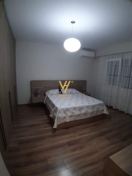 Tirane, jepet me qera apartament 2+1+A+BLK Kati 2, 120 m² 1.300 Euro (tegu)