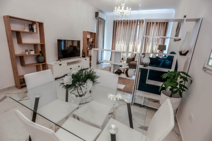 Tirane, jepet me qera apartament 1+1+Ballkon Kati 7, 69 m² 800 € (Rruga e Kavajes)
