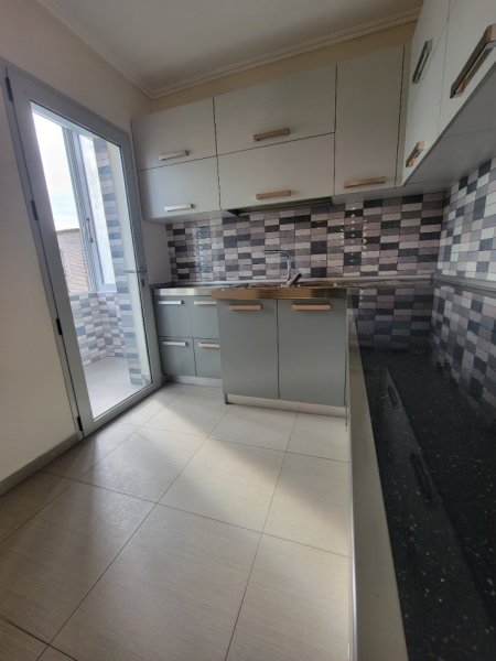 Tirane, jepet me qera apartament 1+1+Ballkon Kati 4, 60 m² 500 € 