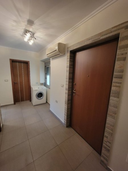 Tirane, jepet me qera apartament 1+1+Ballkon Kati 4, 60 m² 500 € 