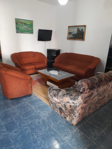 Tirane, jepet me qera apartament 1+1 Kati 1, 350 € 