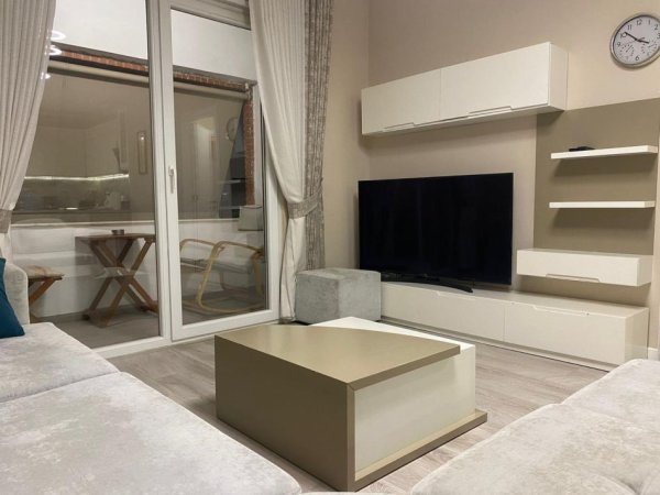 Tirane, jepet me qera apartament 2+1+Ballkon Kati 6, 102 m² 700 € 