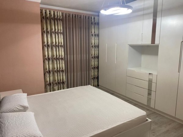 Tirane, jepet me qera apartament 2+1+Ballkon Kati 6, 102 m² 700 € 