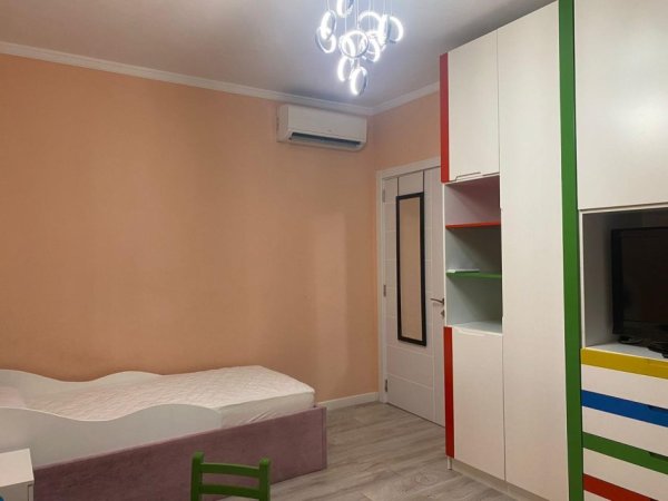 Tirane, jepet me qera apartament 2+1+Ballkon Kati 6, 102 m² 700 € 