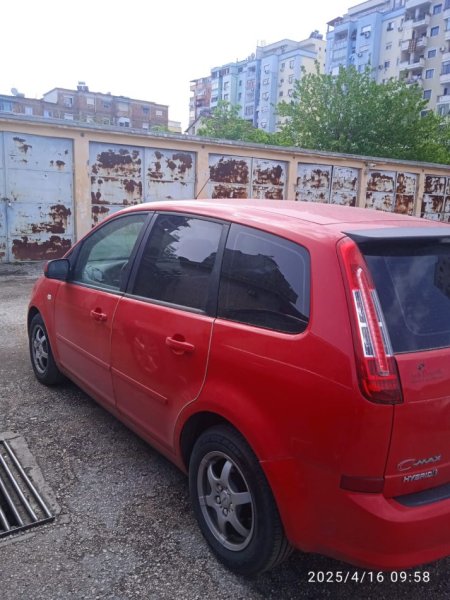 Tirane, shes makine Ford C-Max Automatike Benzin/Gaz viti 2009 Benzin+Gaz, e kuqe automatik Klima 192.000 km 4.300 €