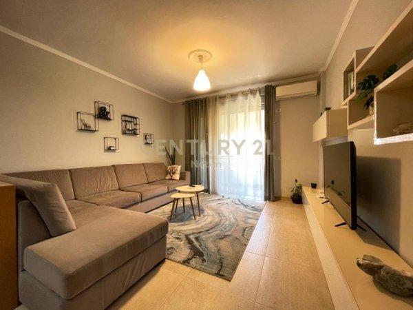 Tirane, jap me qera apartament 2+1 , 110 m² 700 € (Liqeni i Thatë)