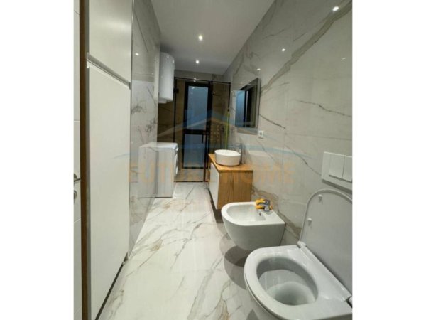 Tirane, jepet me qera apartament 2+1 Kati 4, 95 m² 850 € (Unaza e Re)
