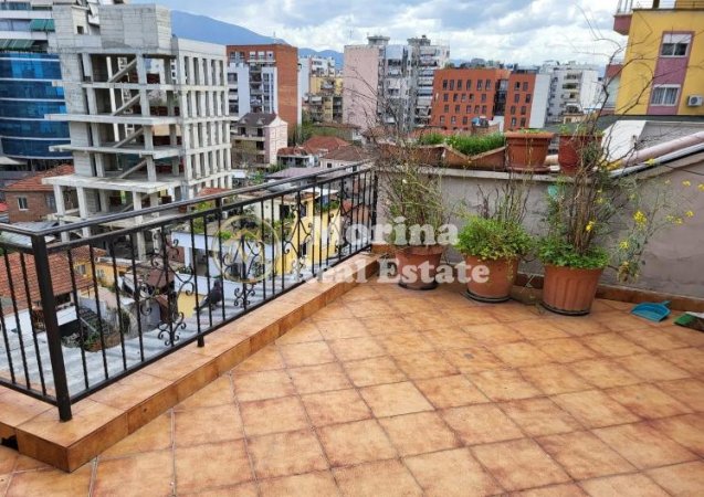 Tirane, jepet me qera apartament 2+1 Kati 6, 130 m² 600 € (Selvia)