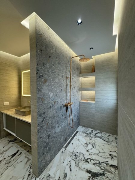 Tirane, jepet me qera apartament 2+1+Aneks+Ballkon Kati 2, 100 m² 1.000 € (Rr.Don Bosko)
