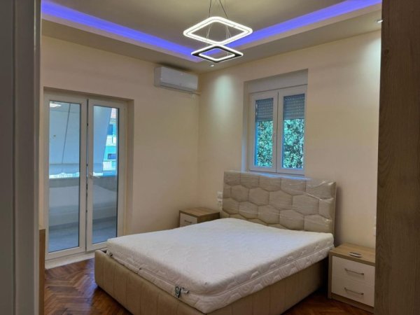 Tirane, jepet me qera apartament 1+1 Kati 3, 76 m² 600 € (Rruga e Dibres)