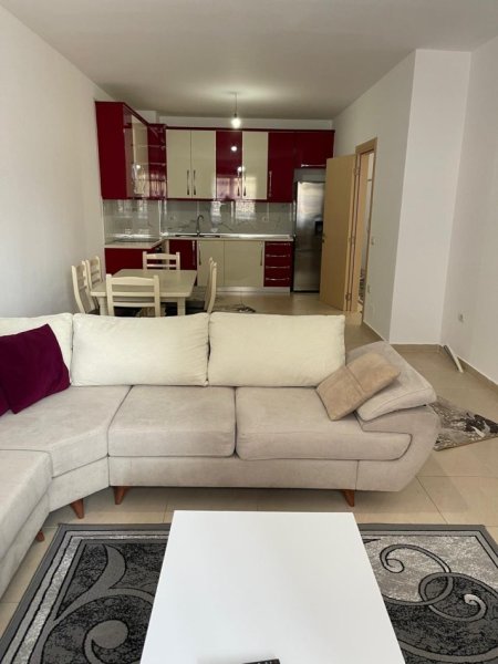 Tirane, jepet me qera apartament 3+1+Ballkon Kati 2, 143 m² 850 € (KINOSTUDIO)