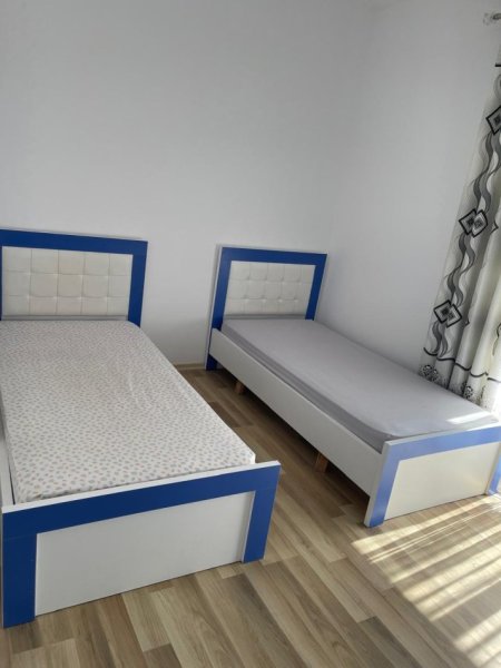 Tirane, jepet me qera apartament 3+1+Ballkon Kati 2, 143 m² 850 € (KINOSTUDIO)