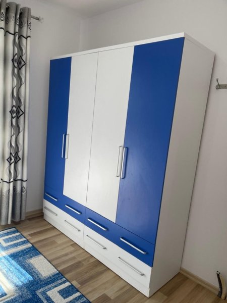 Tirane, jepet me qera apartament 3+1+Ballkon Kati 2, 143 m² 850 € (KINOSTUDIO)