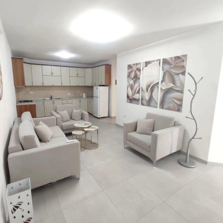 Tirane, jepet me qera apartament Kati 4, 73 m² 650 € (Rruga Myslym Shyri!)