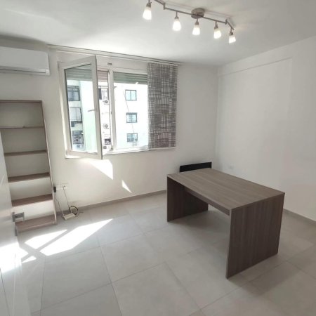 Tirane, jepet me qera apartament Kati 4, 73 m² 650 € (Rruga Myslym Shyri!)